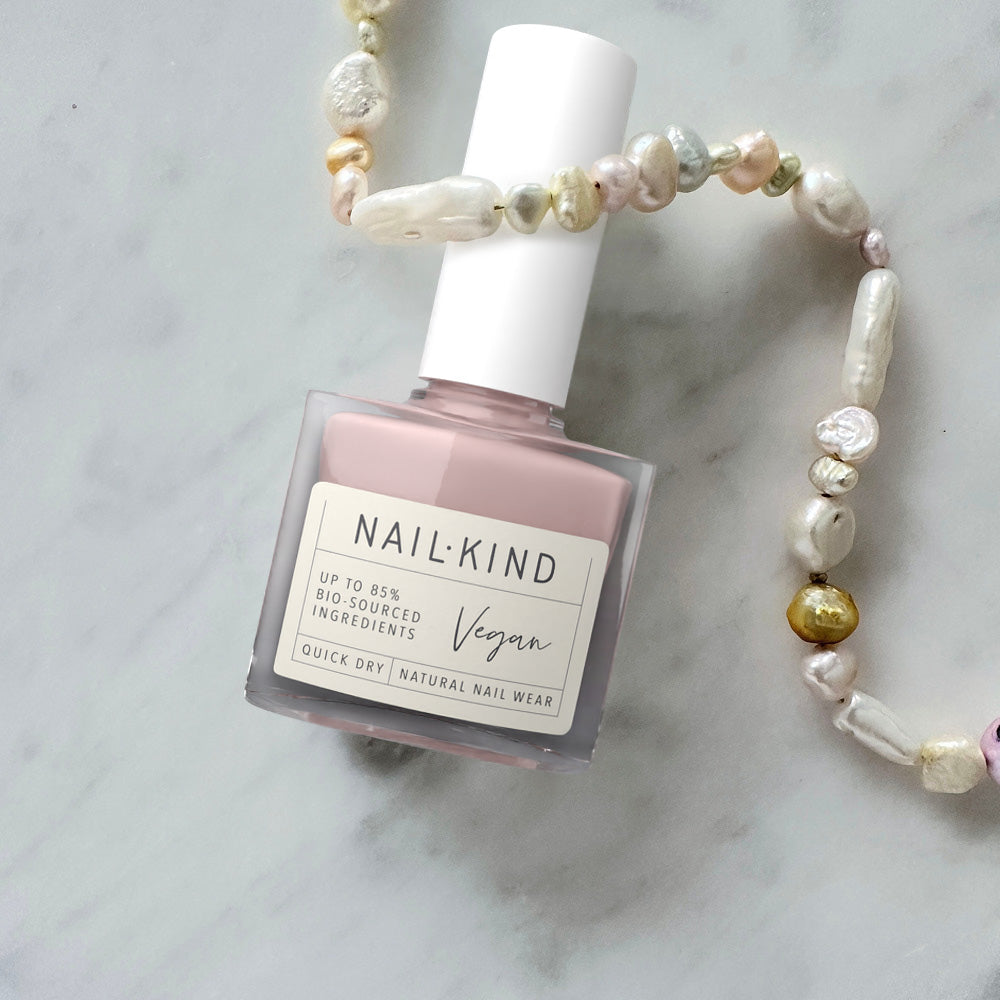 Three nude nail polishes to get nude nails, from light beige to a darker brown